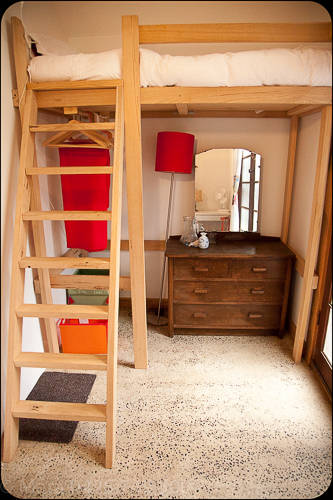 One of the two bungalow bedrooms with loft bed. 
